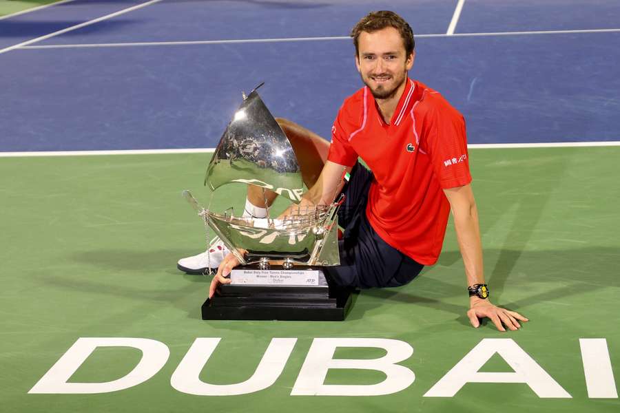 Djokovic en las semifinales del Abierto de Dubai