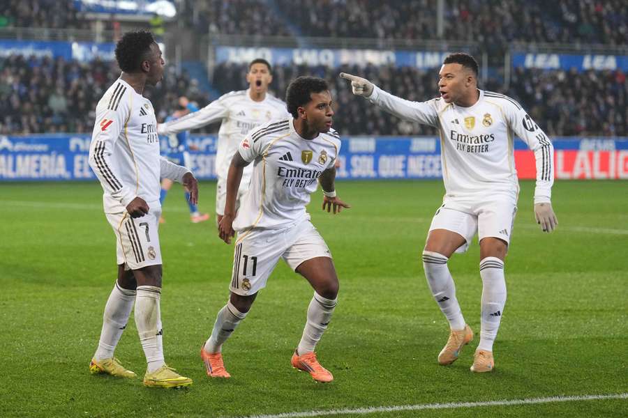 Les Madrilènes célébrant le deuxième but.