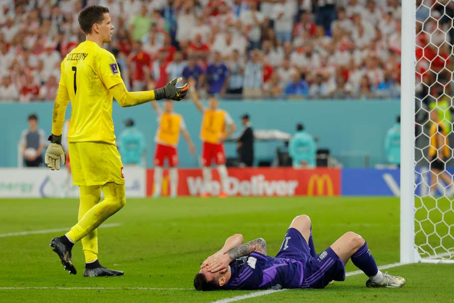 Szczesny defendeu penálti de Lionel Messi