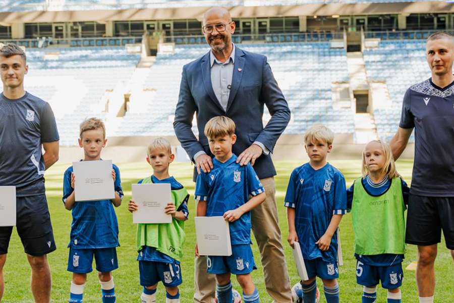 34 kluby Ekstraklasy i 1. Ligi z pieniędzmi od ministra sportu na akademie piłkarskie