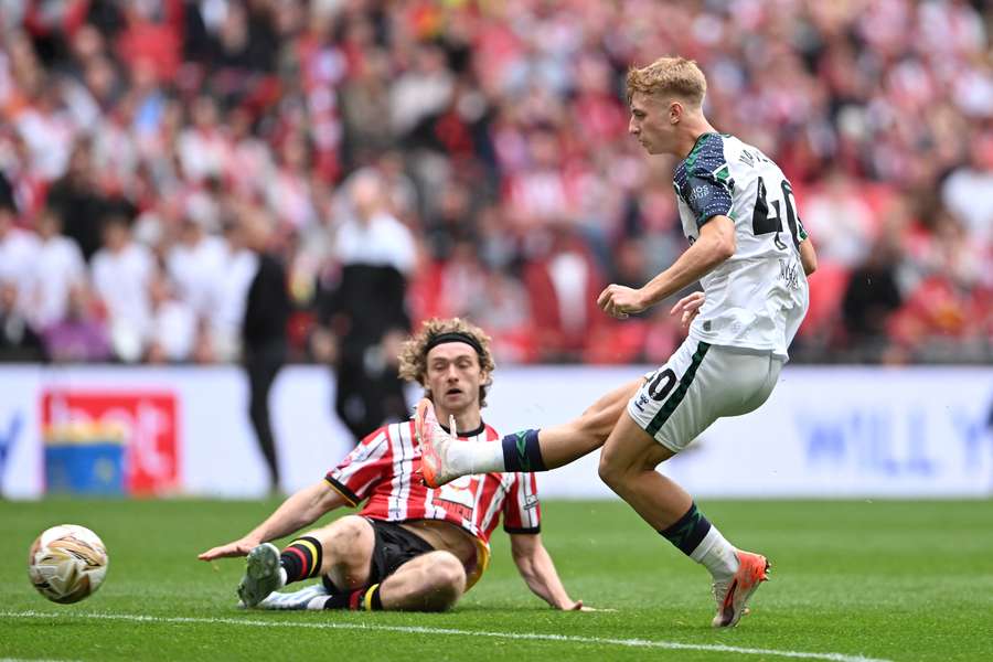 Tom Watson of Sunderland scores his team's second goal 