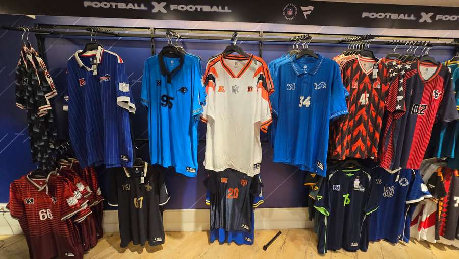Coleção football x football, inspirada em camisas de futebol Coleção football x football, inspirada em camisas de futebol