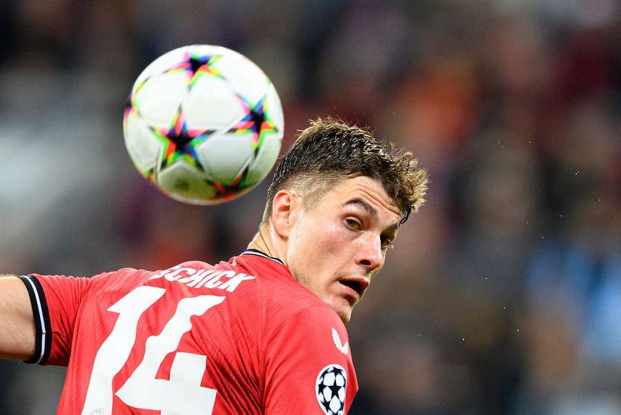 Schick kvůli potížím s třísly nestihne start Bundesligy. Alonso chválil Hložka