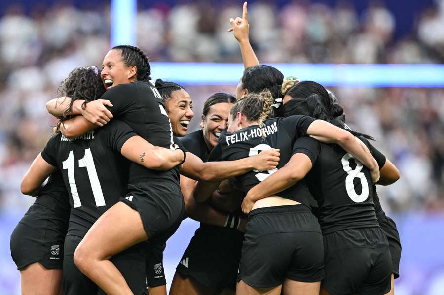 New Zealand come from behind to retain Olympic sevens title