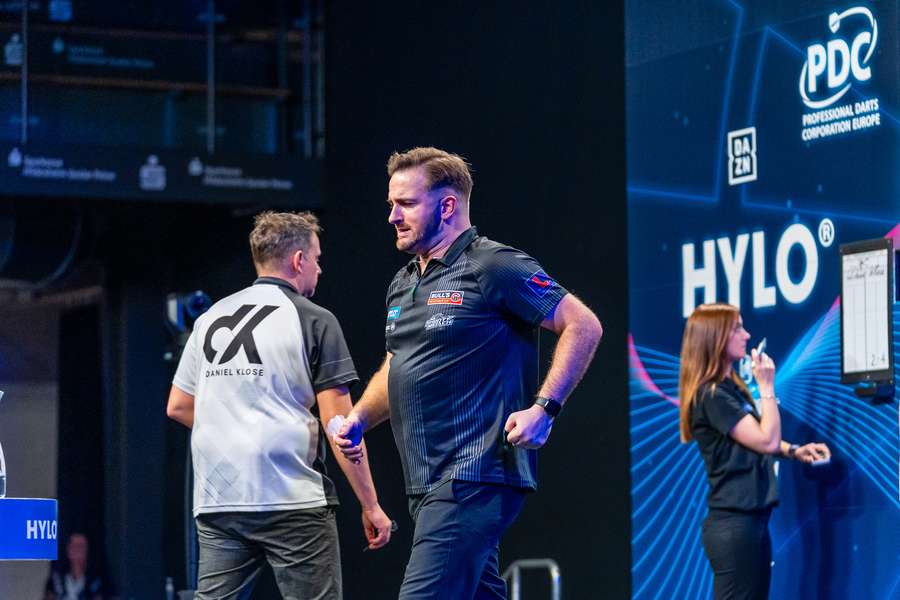 Arno Merk hat sich das Ticket für die Darts-WM 2026 geschnappt.