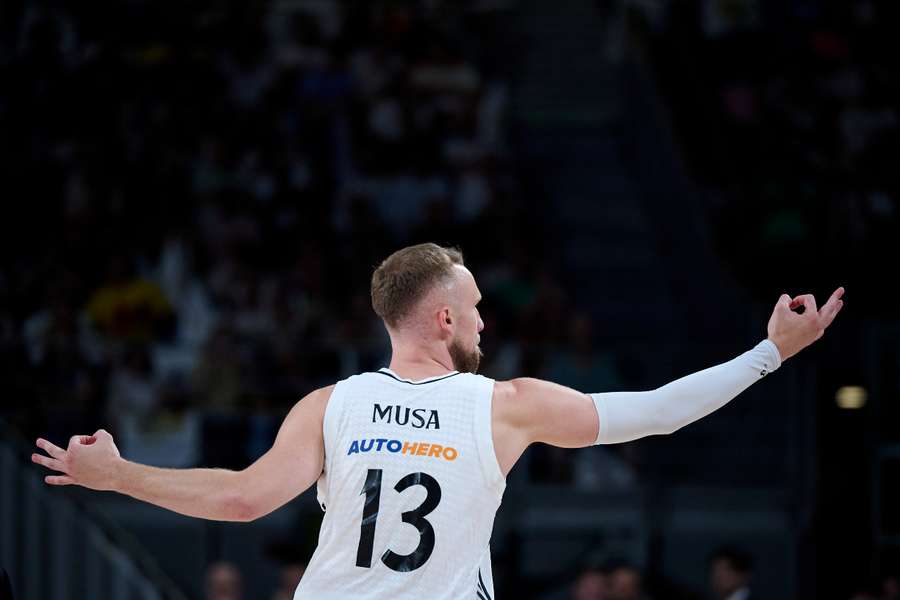 Dzanan Musa celebra un triple ante el Unicaja
