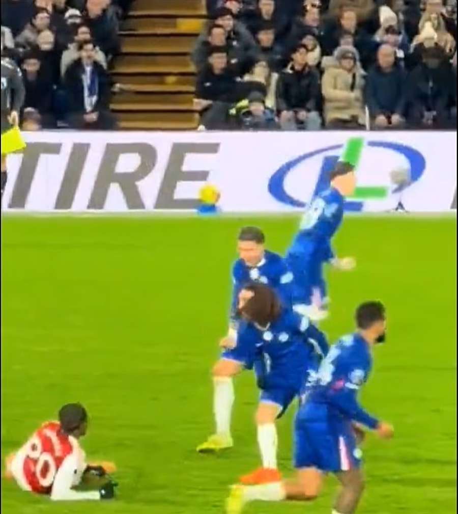 Enzo e Cucurella provocam Madueke