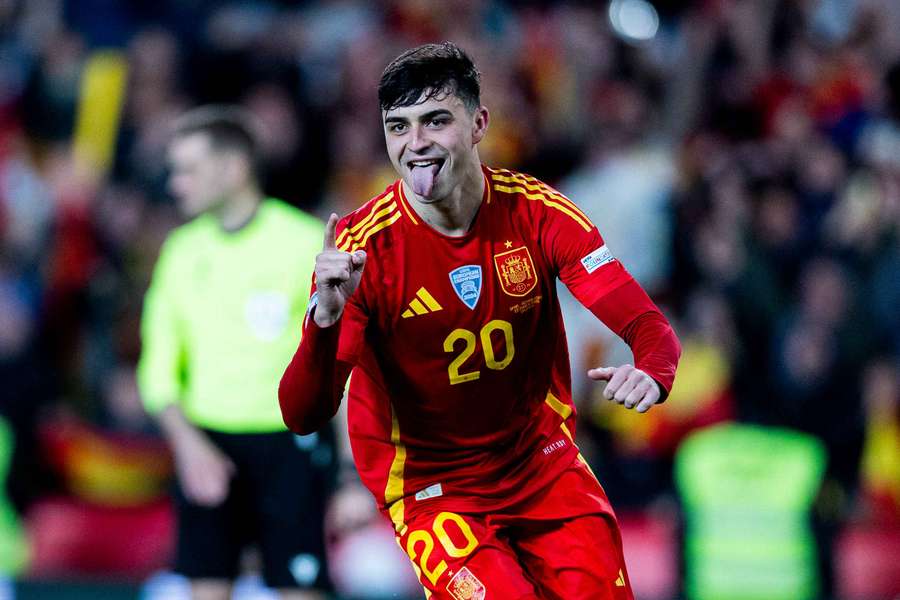 Pedri celebra el penalti decisivo en la tanda ante Países Bajos