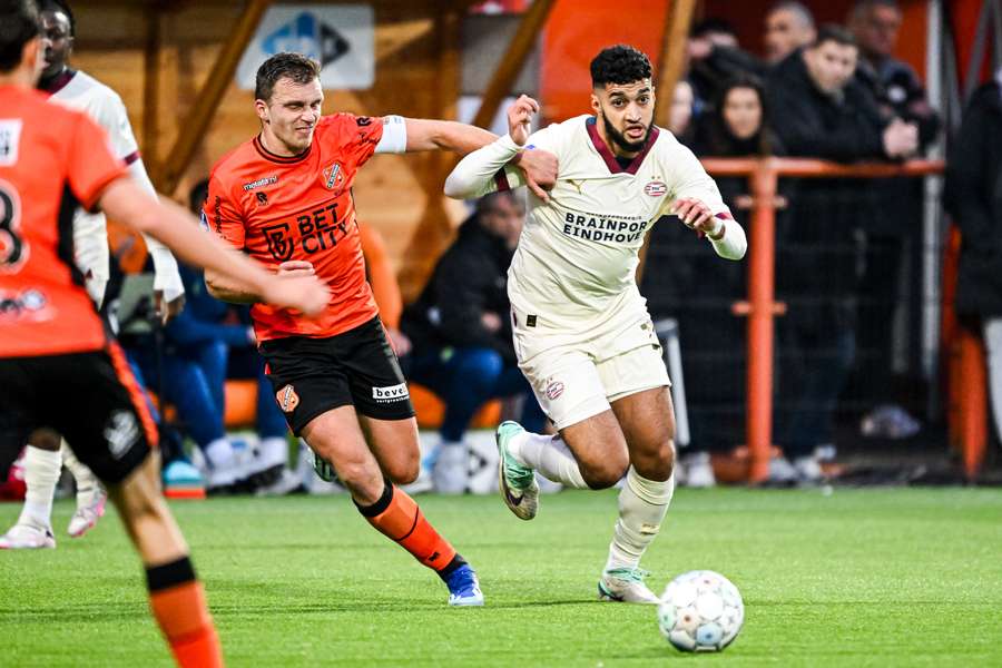 Ismael Saibari in actie tegen FC Volendam