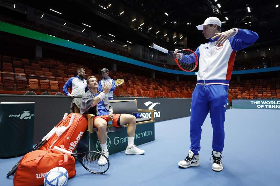 Jiří Lehečka a Tomáš Berdych během přípravy na Davis Cup v Horácké aréně v Jihlavě.