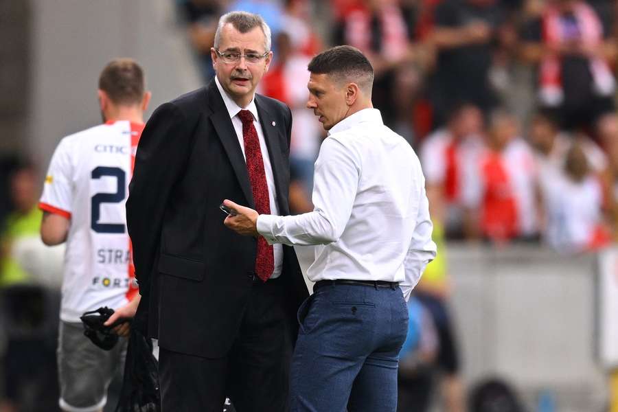 O sportovního ředitele Slavie Jiřího Bílka má zájem konkurence. O sportovního ředitele Slavie Jiřího Bílka má zájem konkurence.