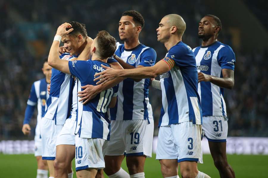 FC Porto tenta evitar festa do Sporting no Dragão