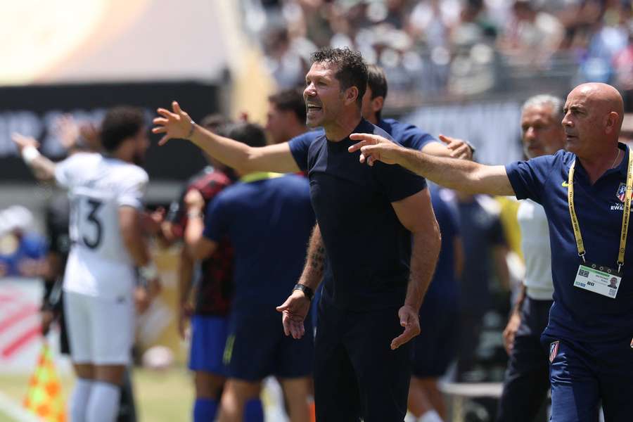 Simeone, durante un lance del partido ante el Botafogo
