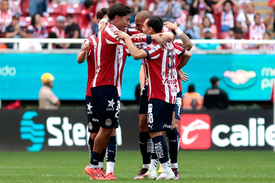 Chivas salva los muebles.