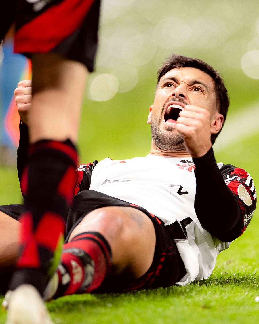 Arrascaeta abriu o placar em Inter 0x2 Flamengo Arrascaeta abriu o placar em Inter 0x2 Flamengo