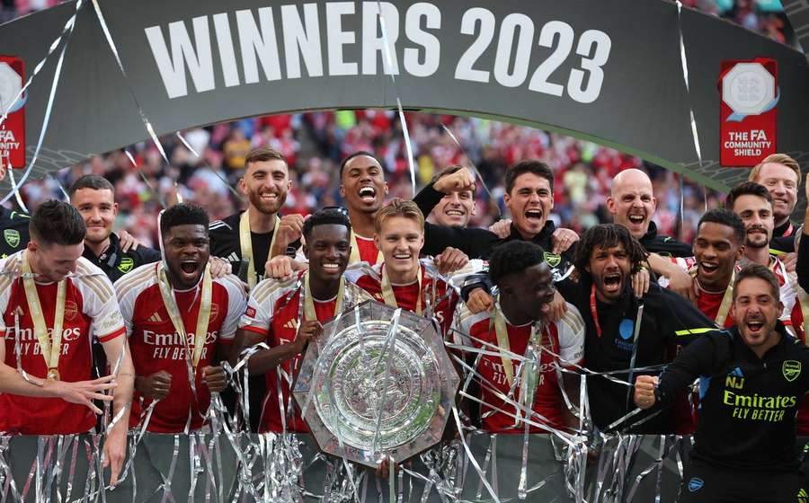 Arsenal won begin augustus de FA Community Shield ten koste van ManCity