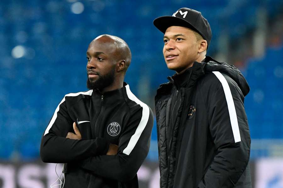 Lassana Diarra insieme a Kylian Mbappé prima di Real Madrid-PSG