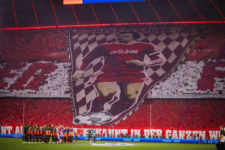 Die Beckenbauer Choreo beim Spiel gegen Real Madrid.