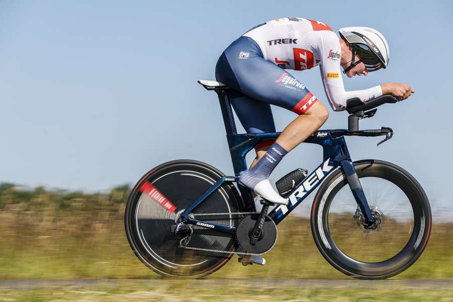 Daan Hoole ondanks pijnlijke kuit vertrokken vanuit Vasto voor derde etappe Giro