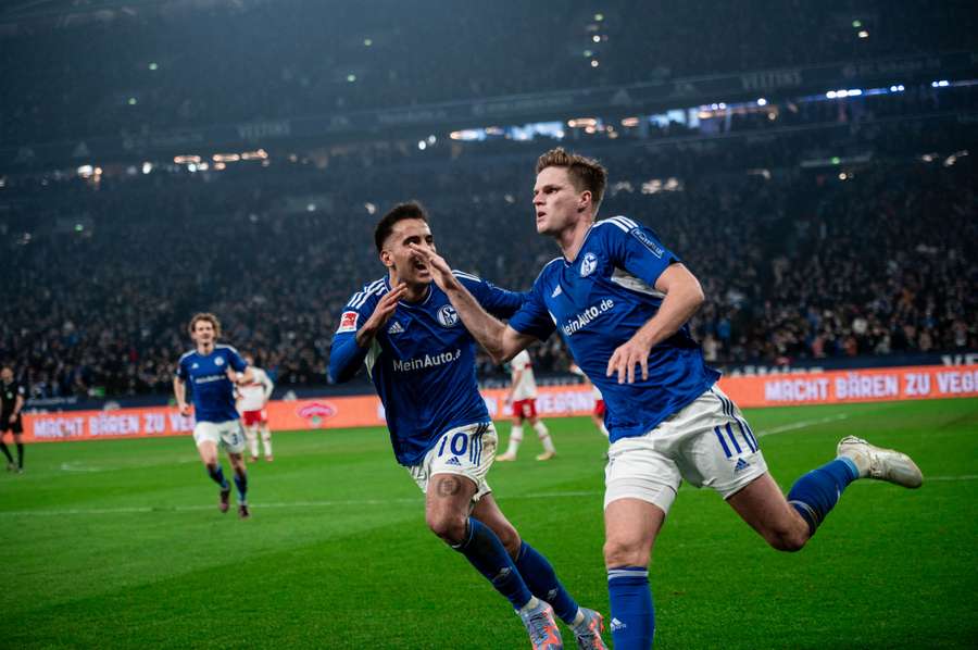 Schalke scrap to Stuttgart victory to keep survival chances alive