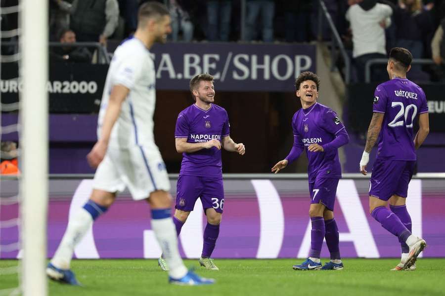 Jogadores do Anderlecht celebram triunfo