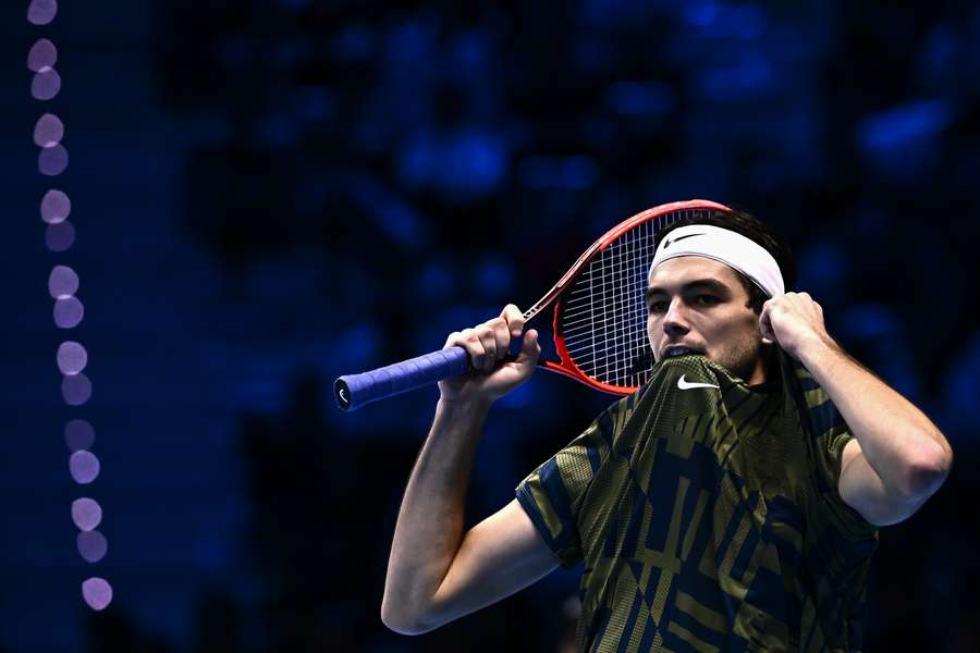 Taylor Fritz comemora a vitória dante de Nadal