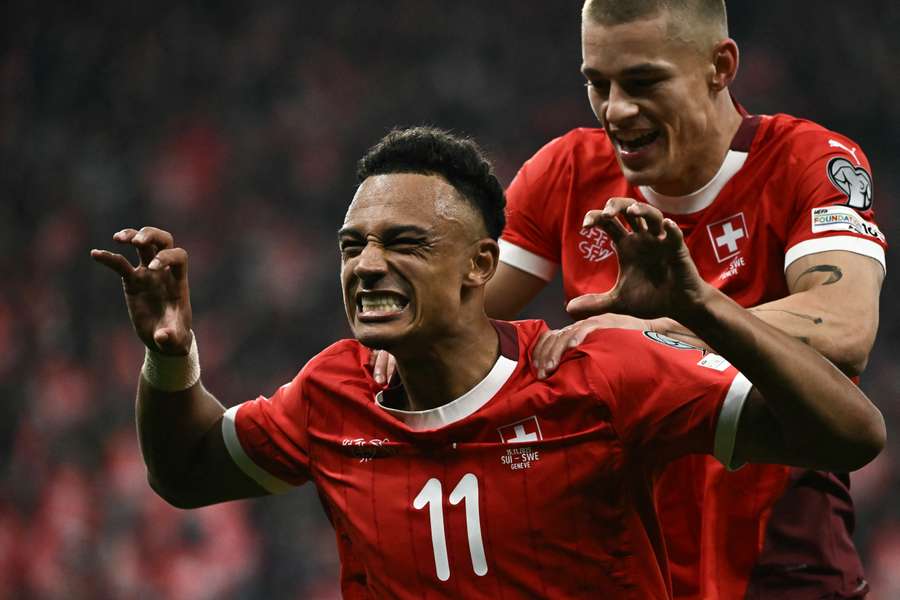 Jucătorii Elveției sărbătoresc marcarea unui gol Jucătorii Elveției sărbătoresc marcarea unui gol