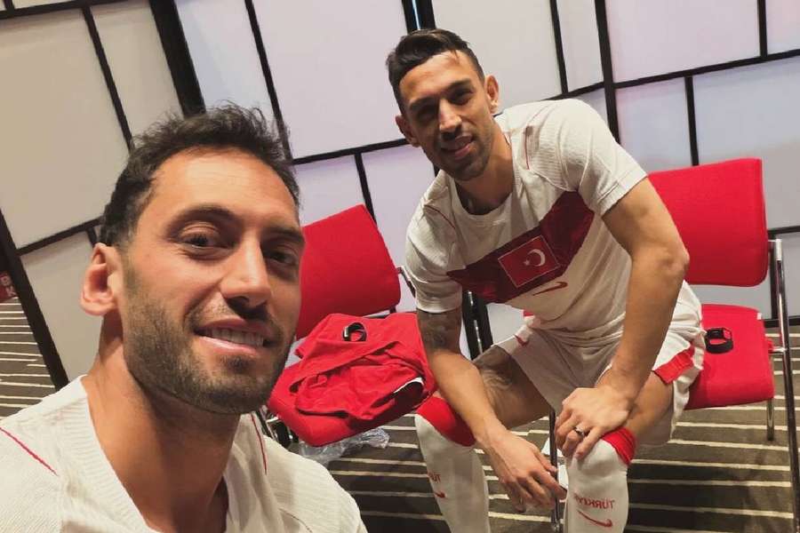 Hakan Calhanoglu, alături de Irfan Can Kahveci 