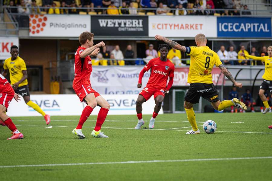 Petteri Pennanen shoots for KuPS against FC Inter