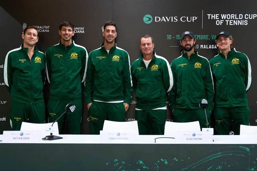 Matthew Ebden, Thanasi Kokkinakis, Alexei Popyrin, captain Lleyton Hewitt, Jordan Thompson en Max Purcell