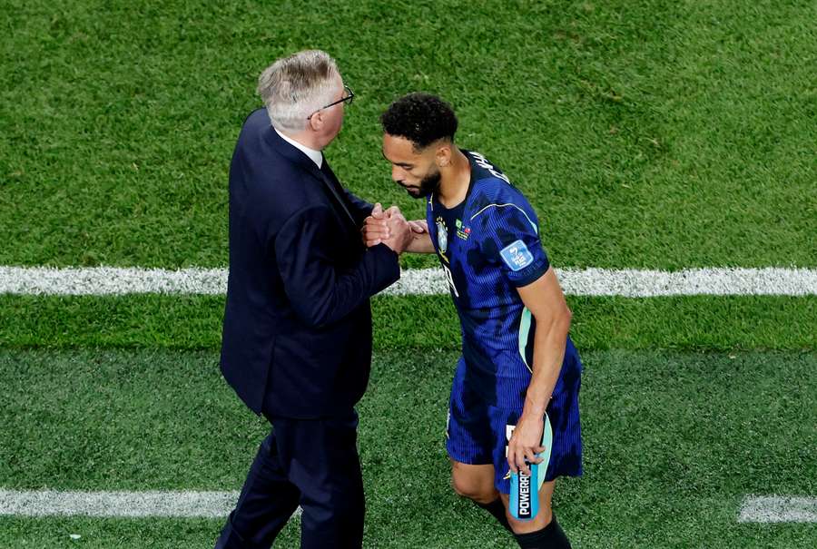 Cunha é cumprimentado por Ancelotti após grande performance em vitória brasileira Cunha é cumprimentado por Ancelotti após grande performance em vitória brasileira