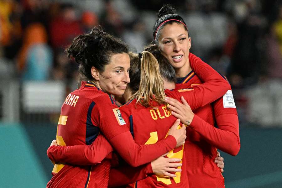 Spain's midfielder #10 Jennifer Hermoso (R) celebrates with teammates