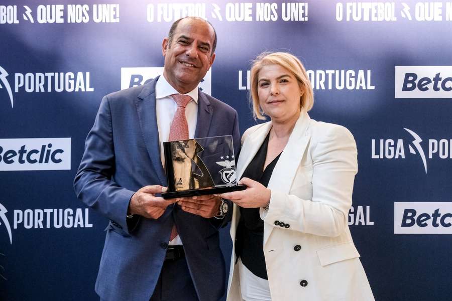 Miguel Bento, Diretor de Marketing e Comercial do Benfica, com Helena Pires, CEO da Liga Portugal