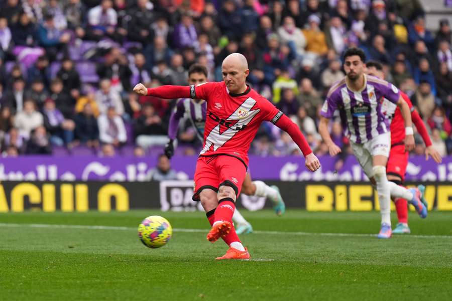 Isi Palazón z Vallecana nedal v první půli nedal penaltu, ve druhé ale zápas ve Valladolidu rozhodl.