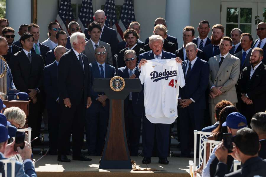 Trump nahm den Großteil des Baseball-Champions in Empfang Trump nahm den Großteil des Baseball-Champions in Empfang