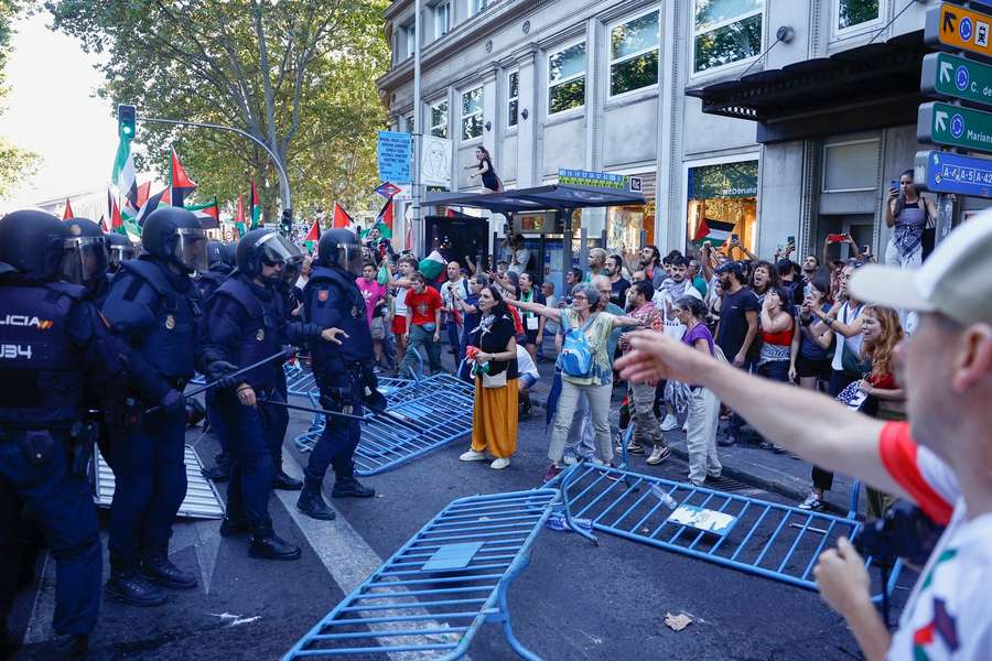 Spain's La Vuelta halted in Madrid as police clash with pro-Palestinian protesters