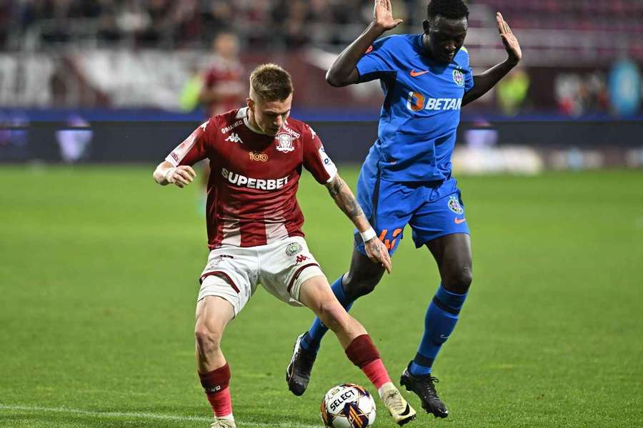 Claudiu Petrila și Baba Alhassan în derby-ul FCSB - Rapid