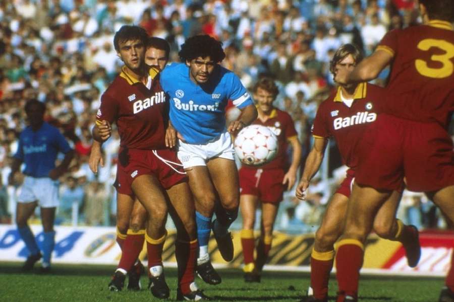 De la Maradona la Totti: Numerele 10 care și-au pus amprenta asupra derby-ului Napoli-Roma
