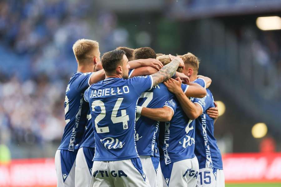 Piłkarze Lecha Poznań świętują gola podczas meczu drugiej rundy kwalifikacyjnej Ligi Mistrzów UEFA 2025/2026 z Breidablikiem.