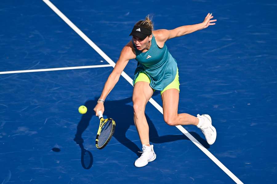 Caroline Wozniacki måtte strække gevær mod den nykårede Wimbledon-mester, men den 33-årige dansker viste i andet sæt flotte takter. Caroline Wozniacki måtte strække gevær mod den nykårede Wimbledon-mester, men den 33-årige dansker viste i andet sæt flotte takter.