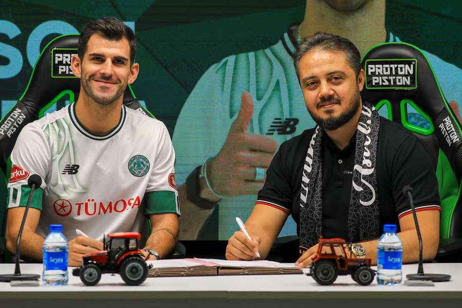 Nélson Oliveira é reforço do Konyaspor