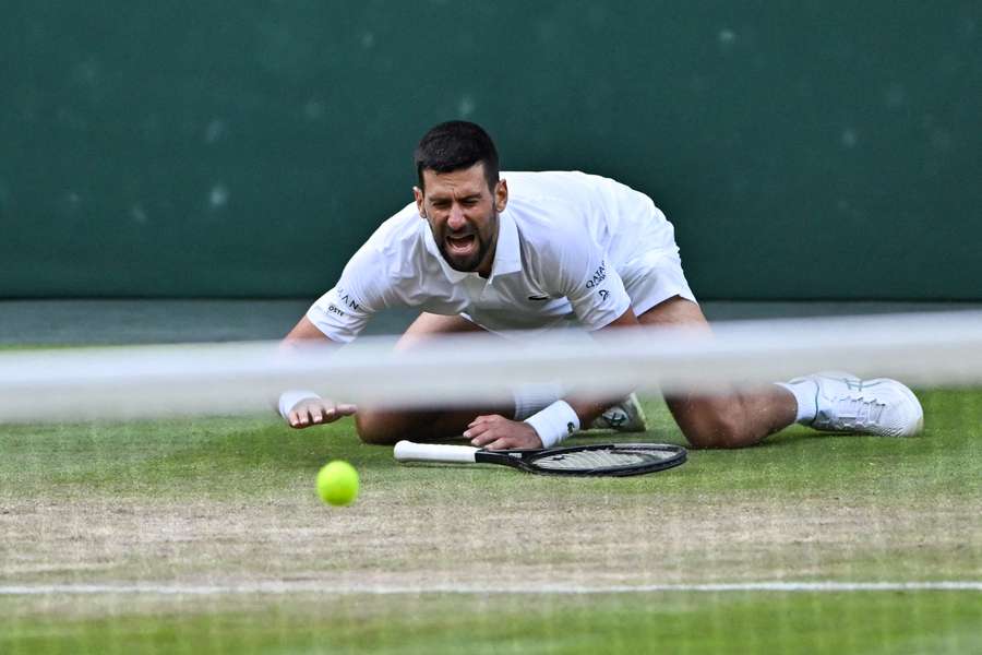 Novak Djokovic am Boden.