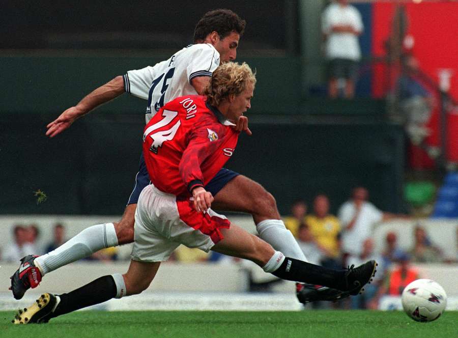 Tottenham's Ramon Vega battles for the ball with Man Utd's Jordi Cruyff