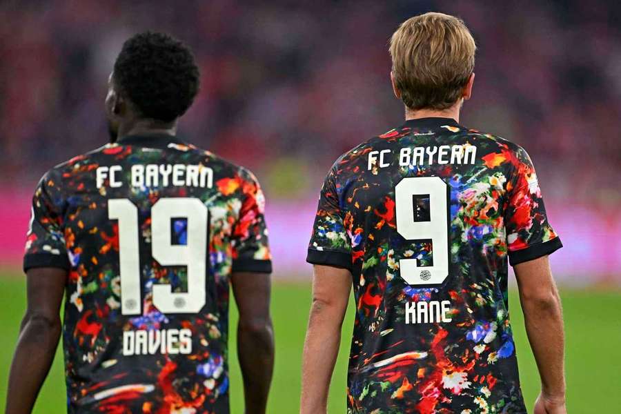 Davies und Kane im Wiesn-Sondertrikot