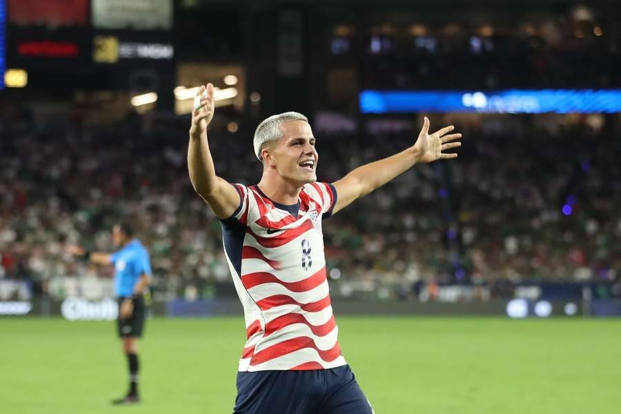 Cavan Sullivan został najmłodszym strzelcem reprezentacji USA. Cavan Sullivan został najmłodszym strzelcem reprezentacji USA.