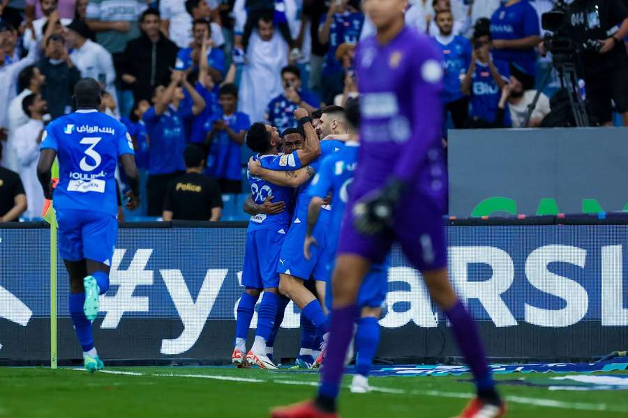 Os festejos dos jogadores do Al Hilal com Mitrovic