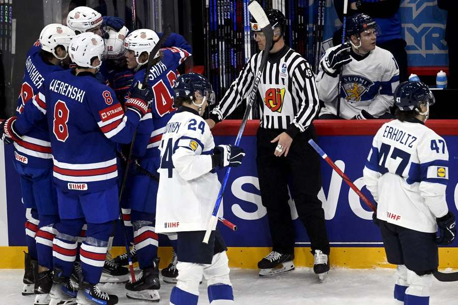 Reprezentacje Szwajcarii i USA pierwszymi półfinalistami mistrzostw świata elity