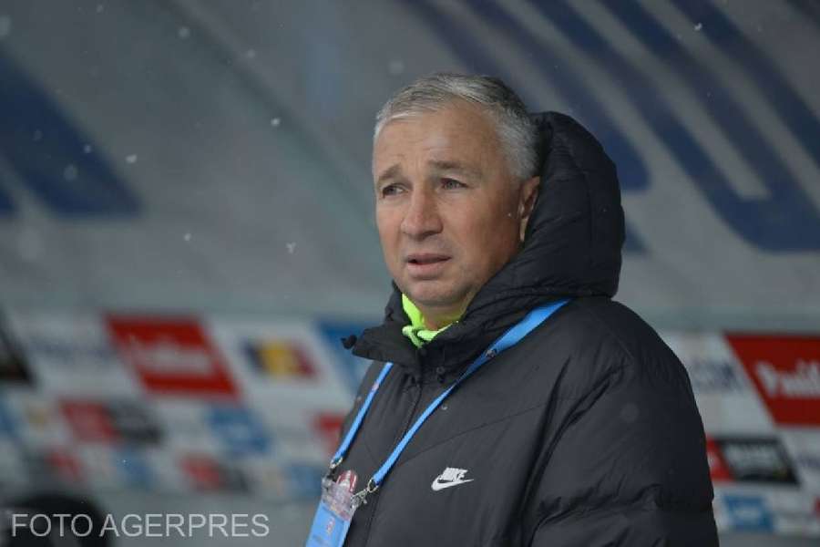 Dan Petrescu în timpul meciului cu CFR Cluj