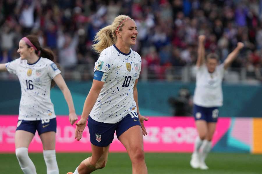 A capitã dos EUA, Lindsey Horan, comemora o golo marcado contra o Vietname no início do Campeonato do Mundo