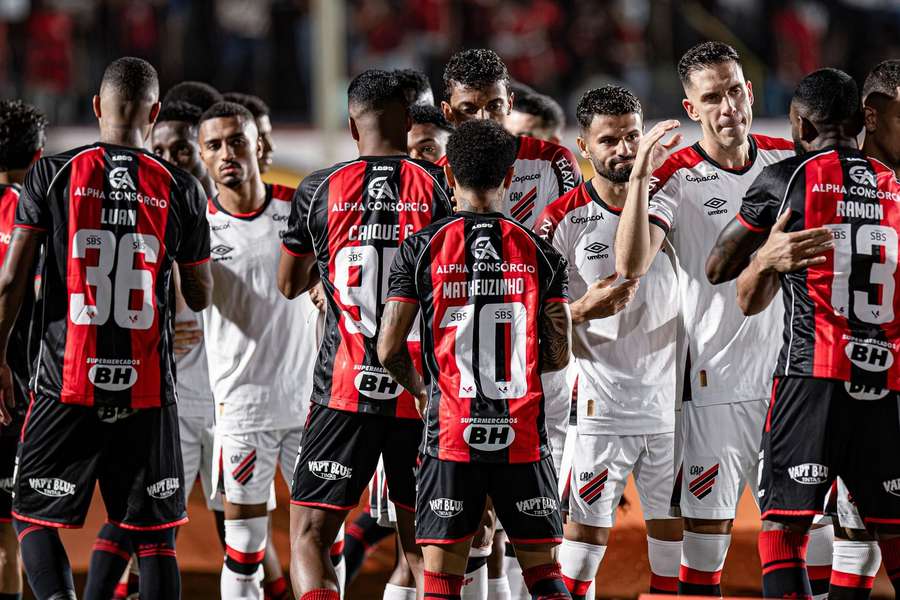 Athletico-PR sofreu remontada inesperada diante do Vitória Athletico-PR sofreu remontada inesperada diante do Vitória